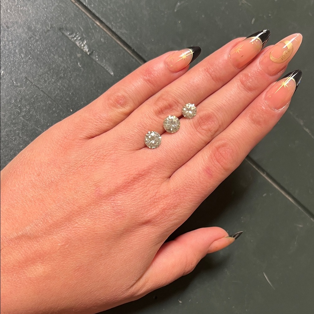3 pcs Sparkling Silvery Off White Moissanite Or Moissanite Coated CZ